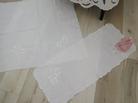 Obrus ručne vyšívaný biely,