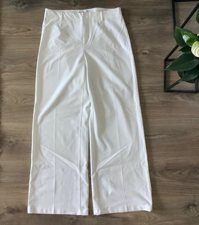 Nohavice s pukmi, bershka,42