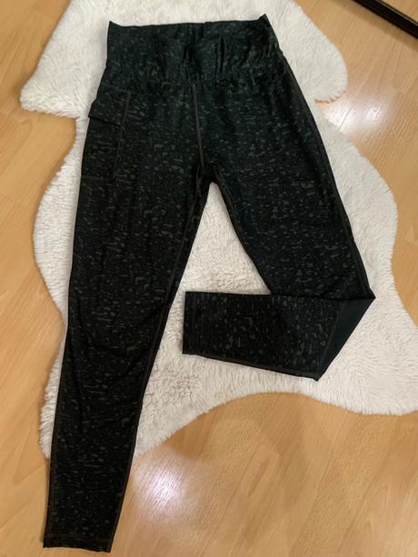 Maskáčové legíny, s