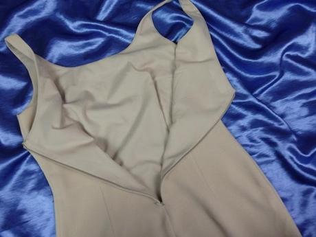 Luxusné béžové šaty, 40