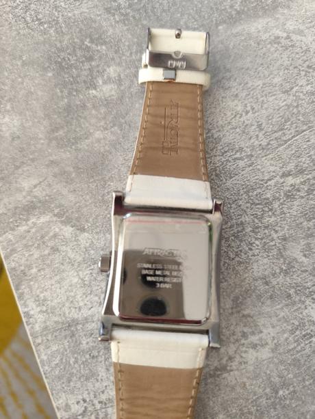 Dámske hodinky attractive q&q, 