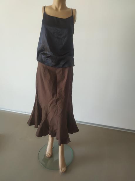 C 31 sukna hneda raz oblecena, yessica,m