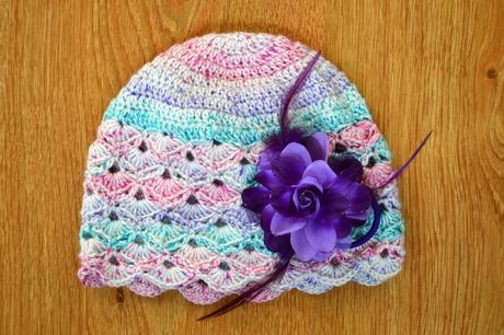 Háčkovaná čiapočka s kvetom, <50 - 158