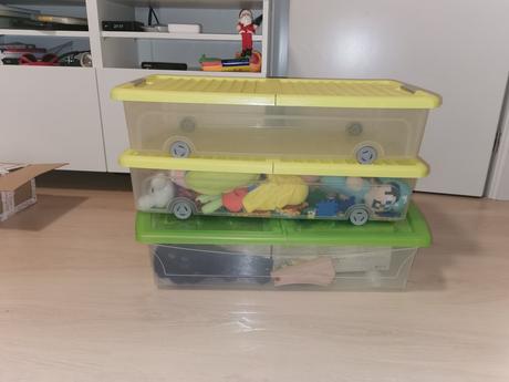 Plastové boxy na hračky, 