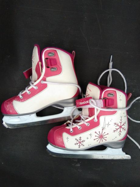 Dievčenské korčule, 35