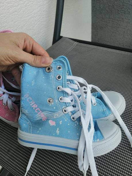 2x tenisky na dvor, 25