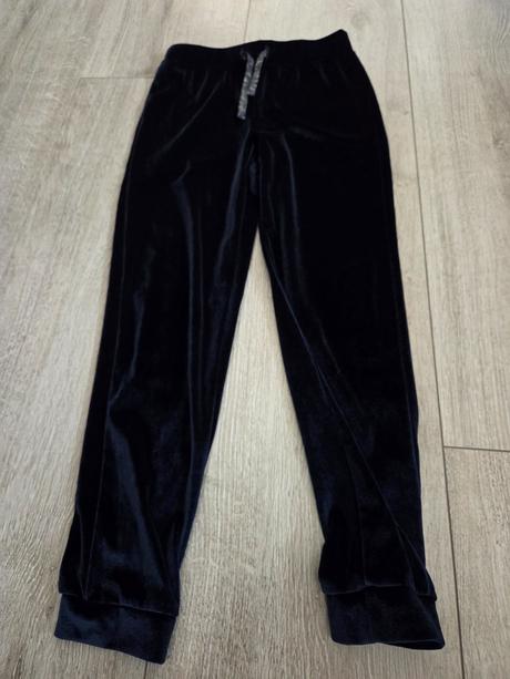 Zamatové nohavice, 128