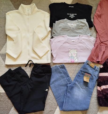 Balík pekného dievčenského oblečenia 134/140, 122–134