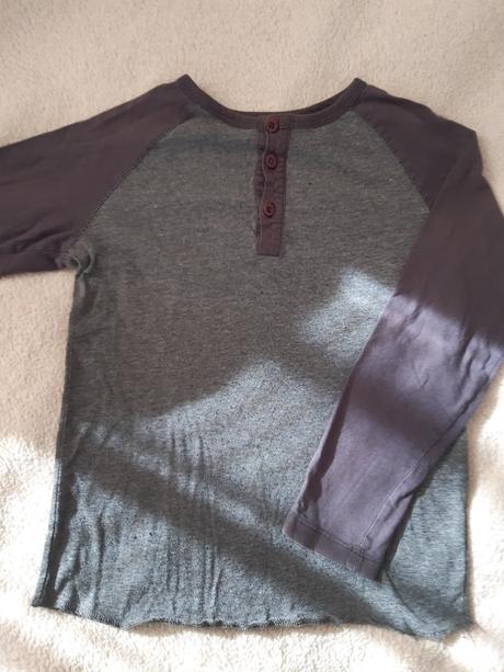 Tmavosivé tričko, 122