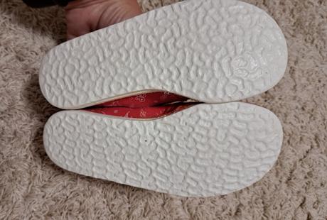 Dievčenské papučky, 25