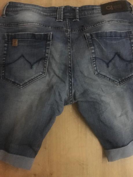 Panske kratase gaudi, gaudi,32