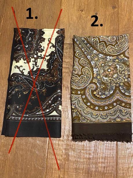 Šatky rôznych farieb a vzorov,