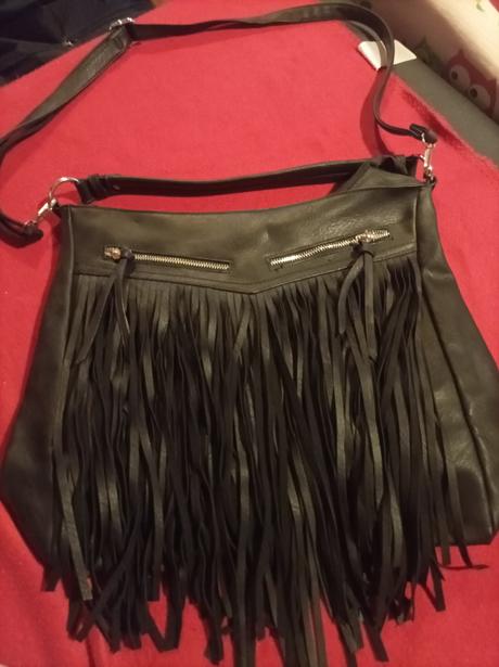 Čierna strapcová kabelka, 