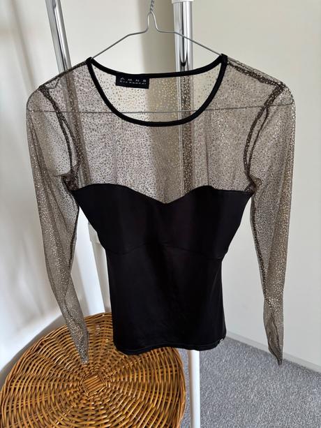 Elegantný top zn. amnesia, s