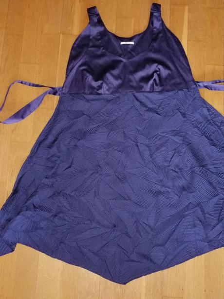 Zaujímavé zavinovacie šaty skunkfunk, 40