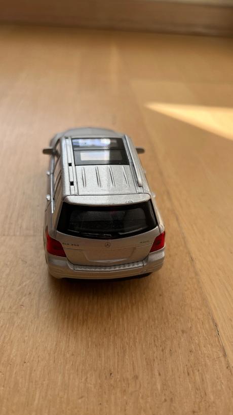 Kovové autíčko zn. mercedes, 