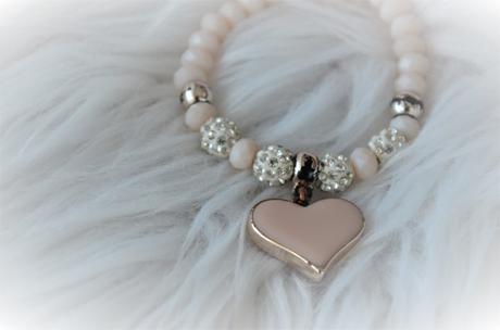 Náramok so srdiečkom, 