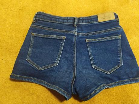 Kraťasy 152 s poštou, 152