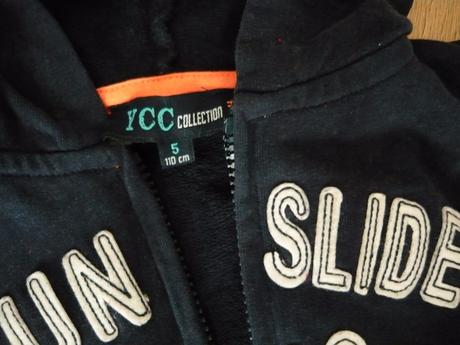 Tmavomodrá mikina, 104