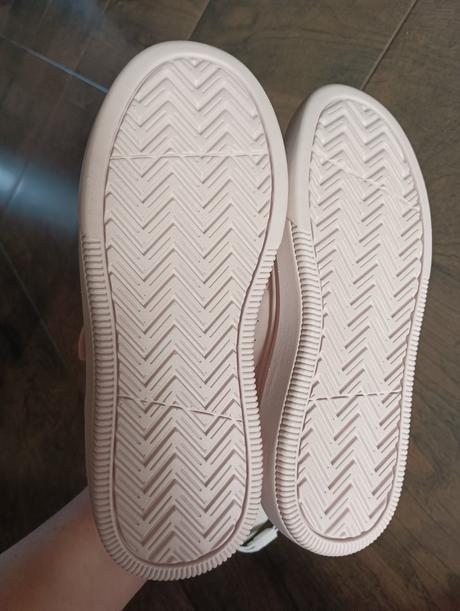 Nenosené tenisky, reserved,35