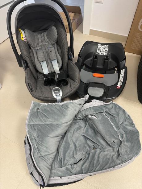 Cybex cloud q plus so základňou, cybex