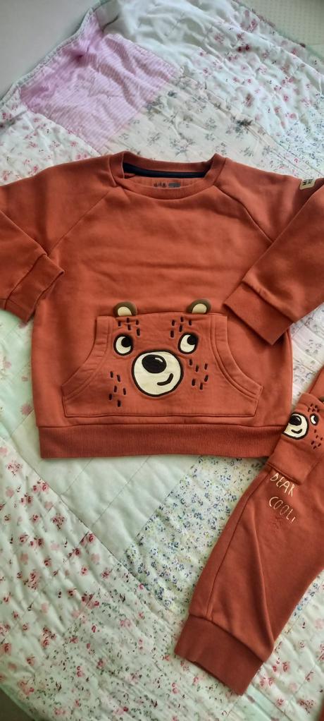 Krasna mikinka s teplackami, f&f,104