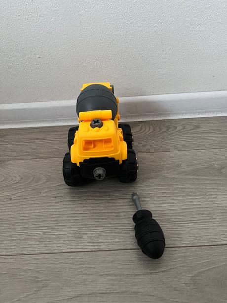 Domiesavac so skrutkovacom, 