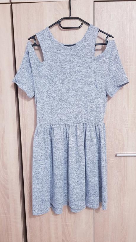 Šaty 44, atmosphere,44