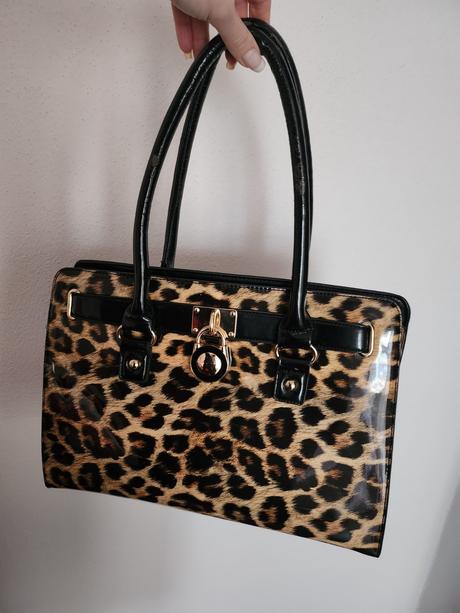 Zadarmo - lakovana leo kabelka,