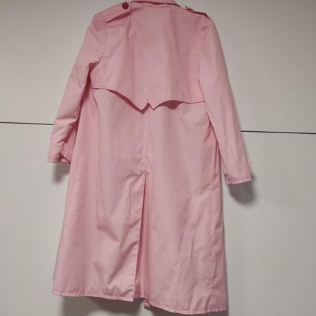 Ružový trenčkot, 38
