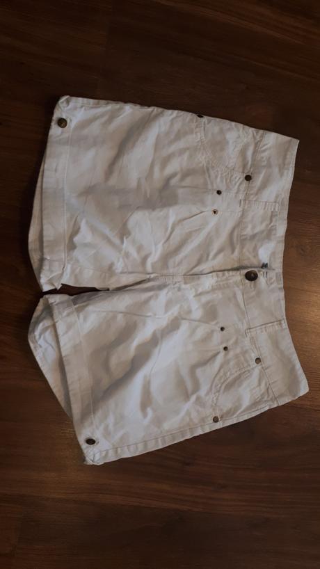 Biele kratasy, takko,38