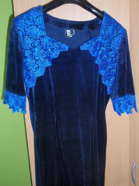 Spolocenske saty, 42