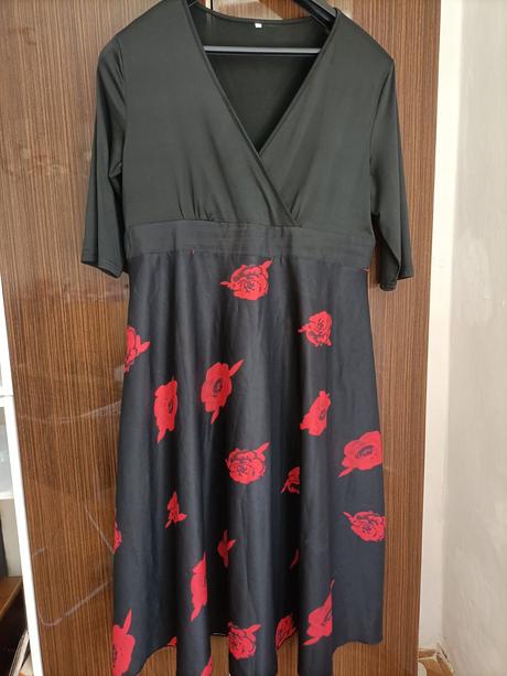 Ľahké letné šaty, 44