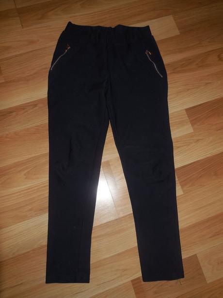 Tmavomodré nohavice so zlatými zipsami, m