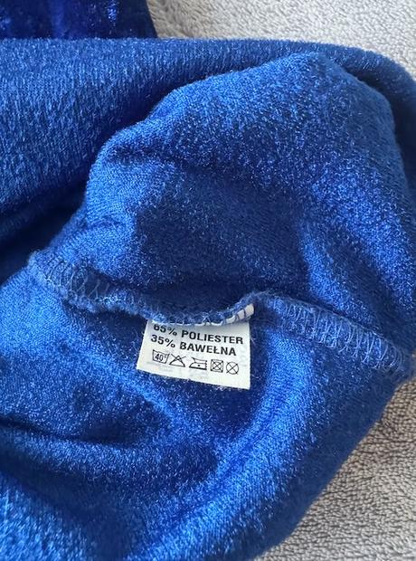 Tmavomodré velurové šaty, m