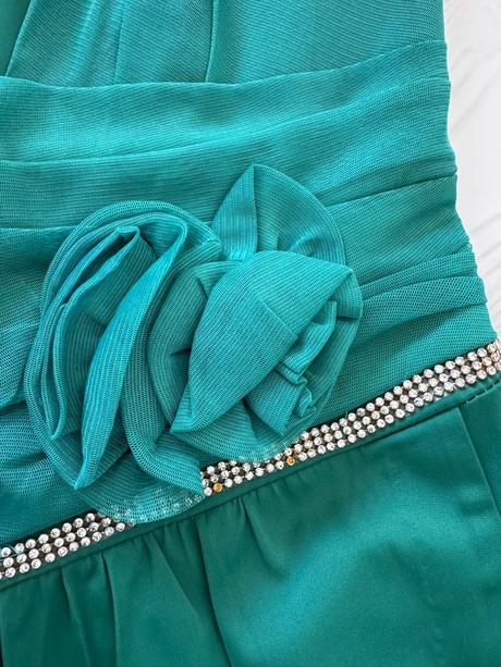 Rinascimento - saténové šaty, m