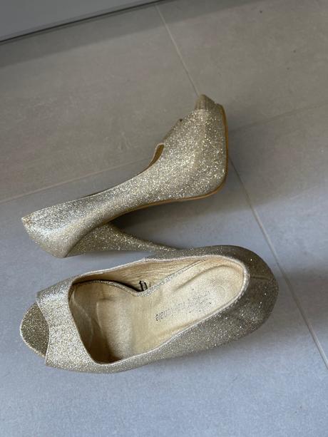 Zlaté lodičky na platforme, 37