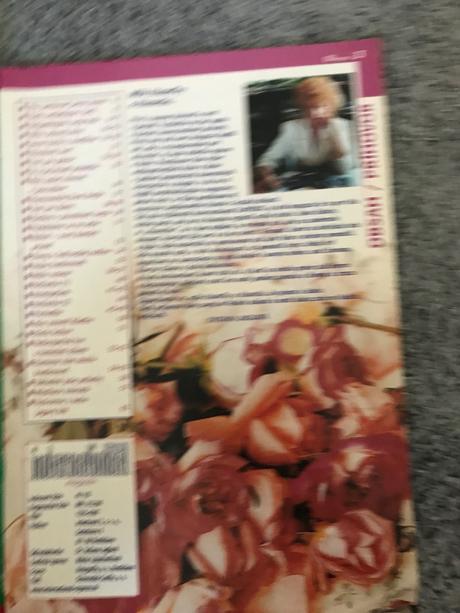 Retro magazin a román dievča v rieke, 