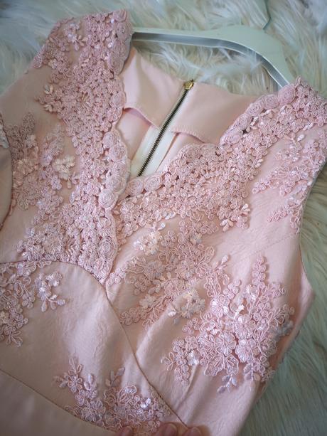 Ružové spoločenské šaty, 38