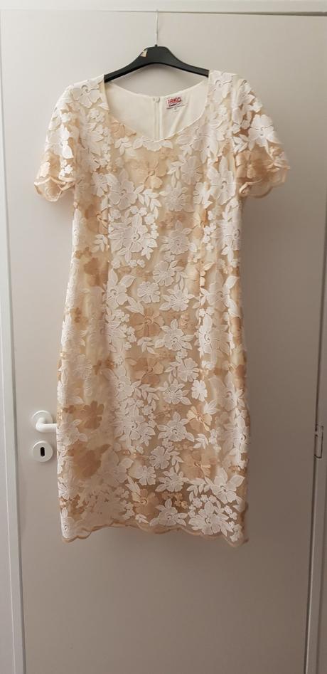 Spoločenské šaty, 42