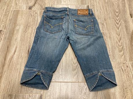 Dámské riflové kráťasy, 28