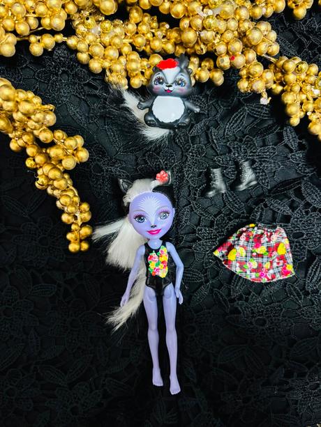Enchantimals skunk,