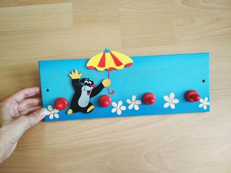 Drevený vešiak krtko, 