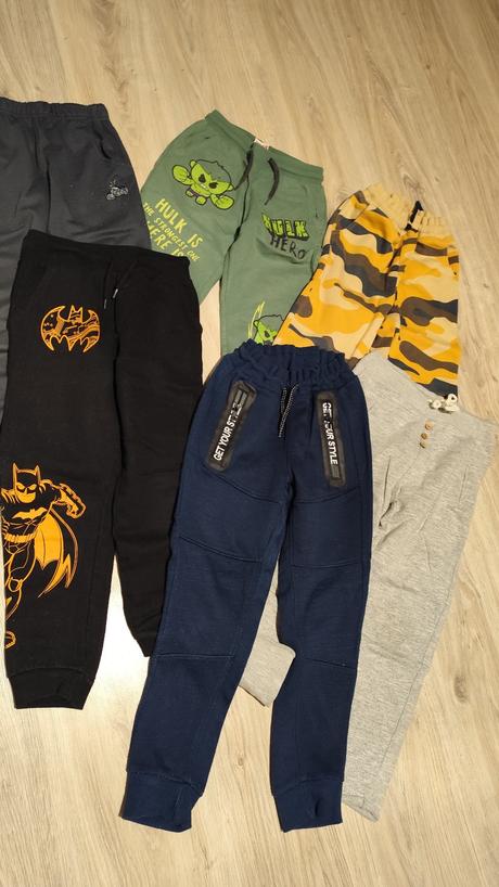 6 kusov teplákov, 122