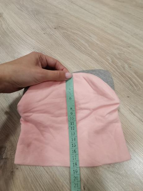 Dievčenska čiapka s veľkou mašľou, 80