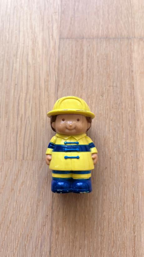 Plastová plachetnica s postavičkou, 