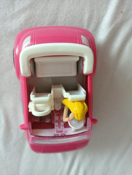 Auto pre barbiny a bábiky, 