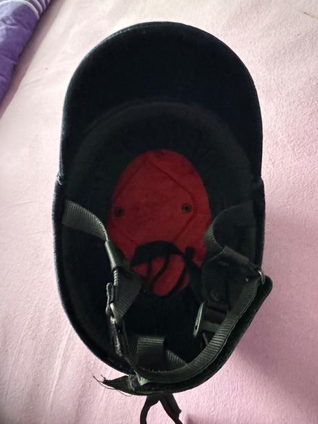 Semišová prilba + chapsy, 