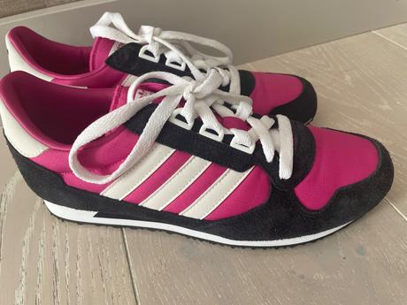 1x v interieri obuté adidas tenisky, adidas,38