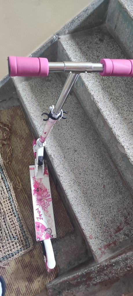 Dievčenská kolobežka,